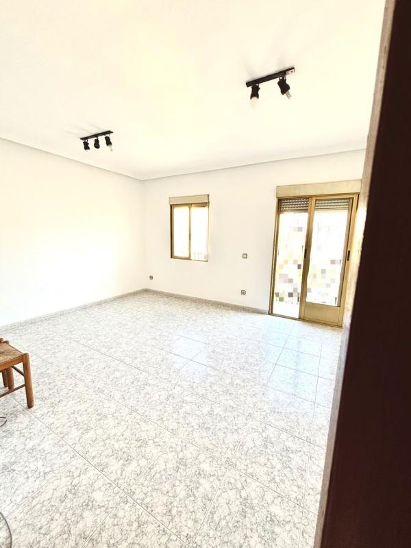 Venta de piso en Piso en Calle Victoria Kent, 1989, San Crispín, Elche / Elx, Elche / Elx
photo 2