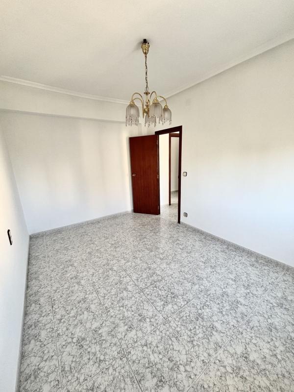 Venta de piso en Piso en Calle Victoria Kent, 1989, San Crispín, Elche / Elx, Elche / Elx
photo 4