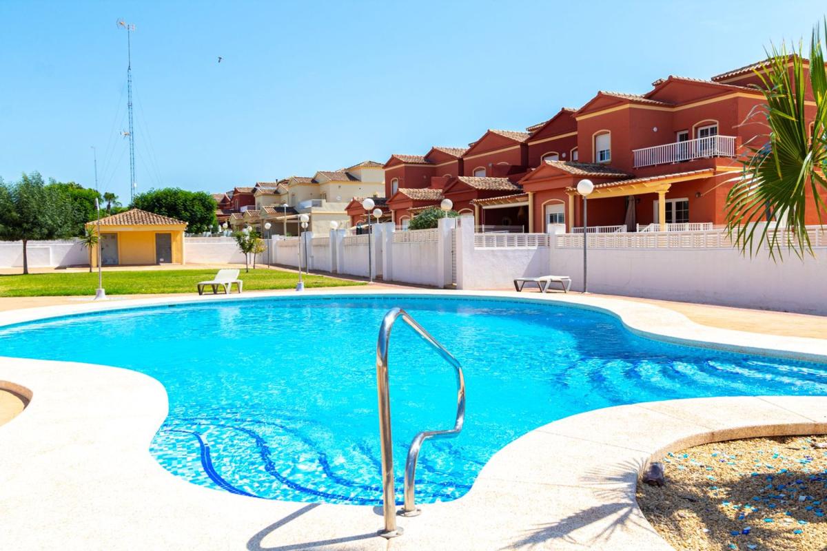 Продажа отдельного шале в Chalet pareado en Urbanització Pla Roig I, Cometa-Carrió, Calpe, Кальпе photo 2