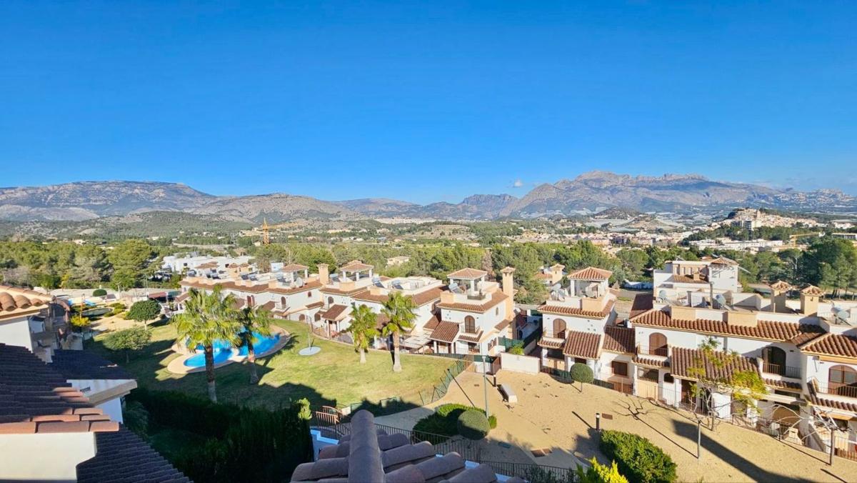 Продажа таунхауса в Chalet adosado en Avenida Balcon de Ponoig, Casco urbano, Polop , Полоп photo 2