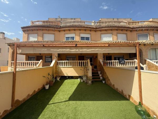 Chalet adosado en venta en  Chalet adosado en Calle Pere de Bonvilar, 5, Urbanizaciones, Guardamar del Segura , Guardamar del Segura photo 1