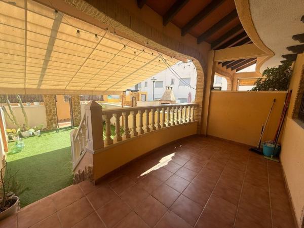 Chalet adosado en venta en  Chalet adosado en Calle Pere de Bonvilar, 5, Urbanizaciones, Guardamar del Segura , Guardamar del Segura photo 2