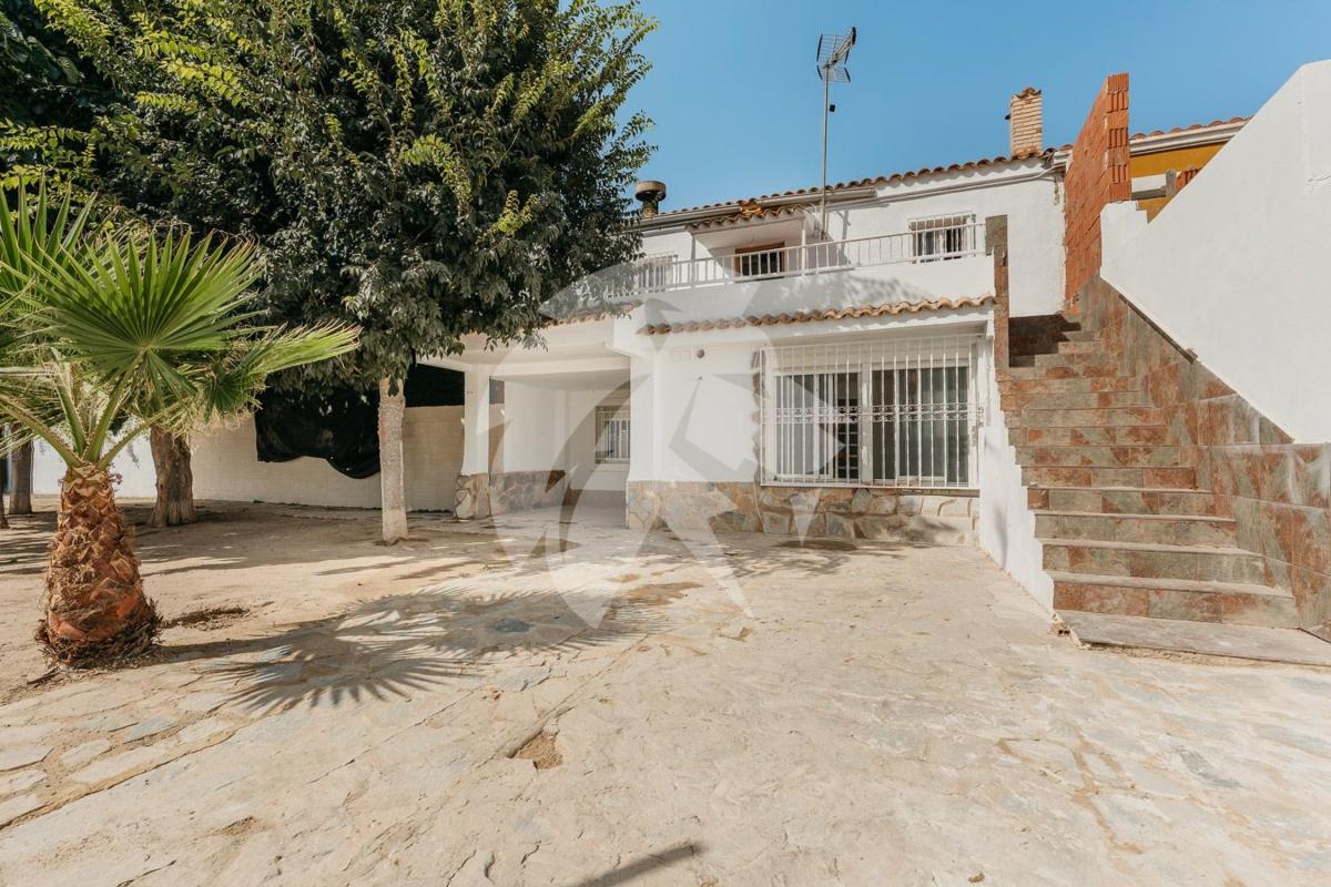 Venta de chalet adosado en Chalet adosado en La Albufereta, Alicante / Alacant , Alicante / Alacant photo 1
