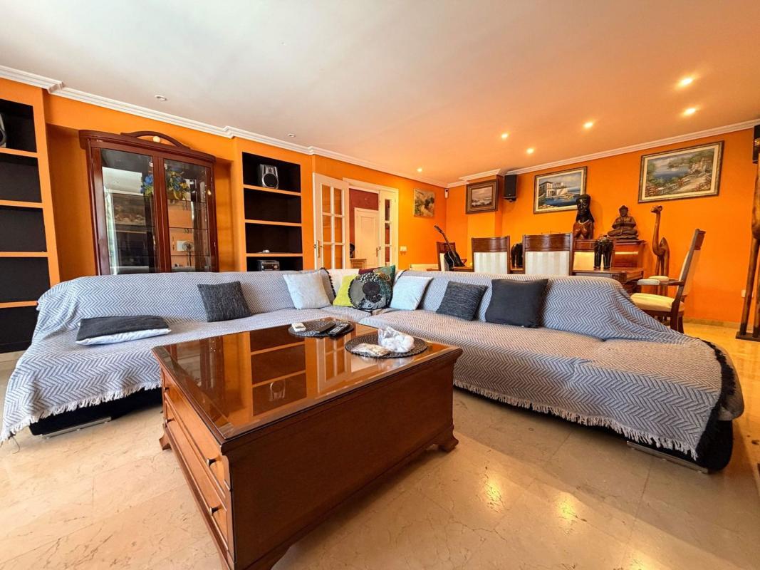Sprzedaż niezależnego domku jednorodzinnego w  Casa o chalet independiente en Pueblo Levante, Benidorm, Benidorm photo 3