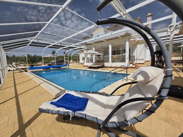 Частный шале на продаже в Casa o chalet independiente en Pinoso, Пиносo photo 1