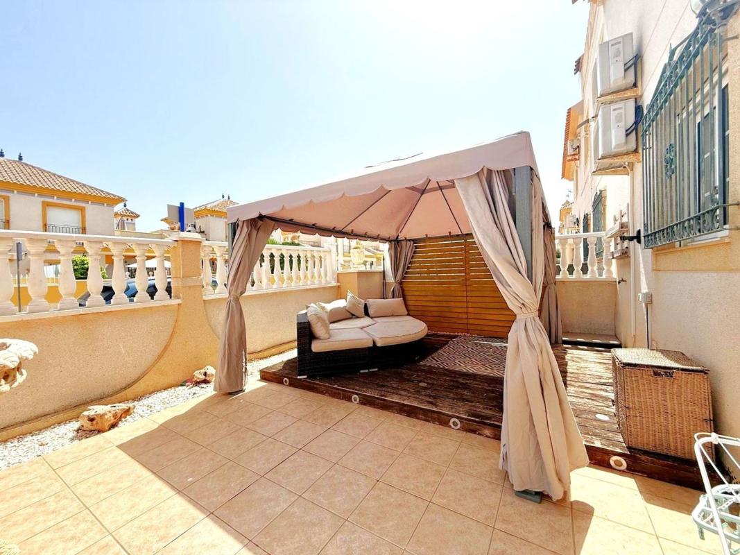 Sale of apartment in Piso en Villamartín, Orihuela, Orihuela
 photo 4