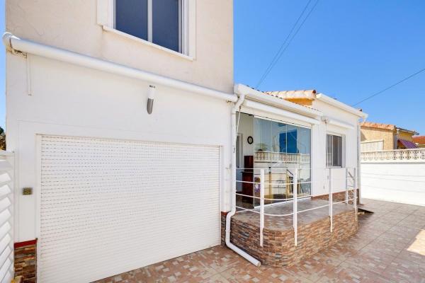 Частный шале на продаже в  Casa o chalet independiente en San Fulgencio, Сан-Фульхенсио photo 4