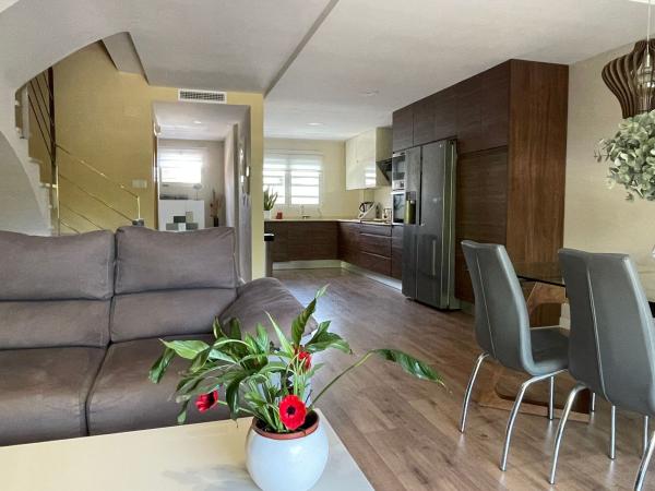Terraced house for sale at  Chalet adosado en Calle Salafranca, 8, Salafranca - Lloixa, San Juan de Alicante , San Juan de Alicante photo 1