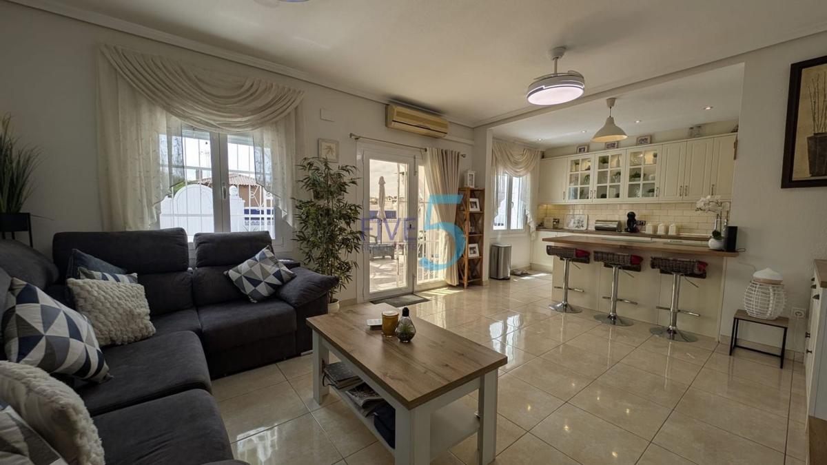 Продажа отдельного шале в  Casa o chalet en Blue Lagoon - Galán, San Miguel de Salinas, Сан-Мигель-де-Салинас photo 3
