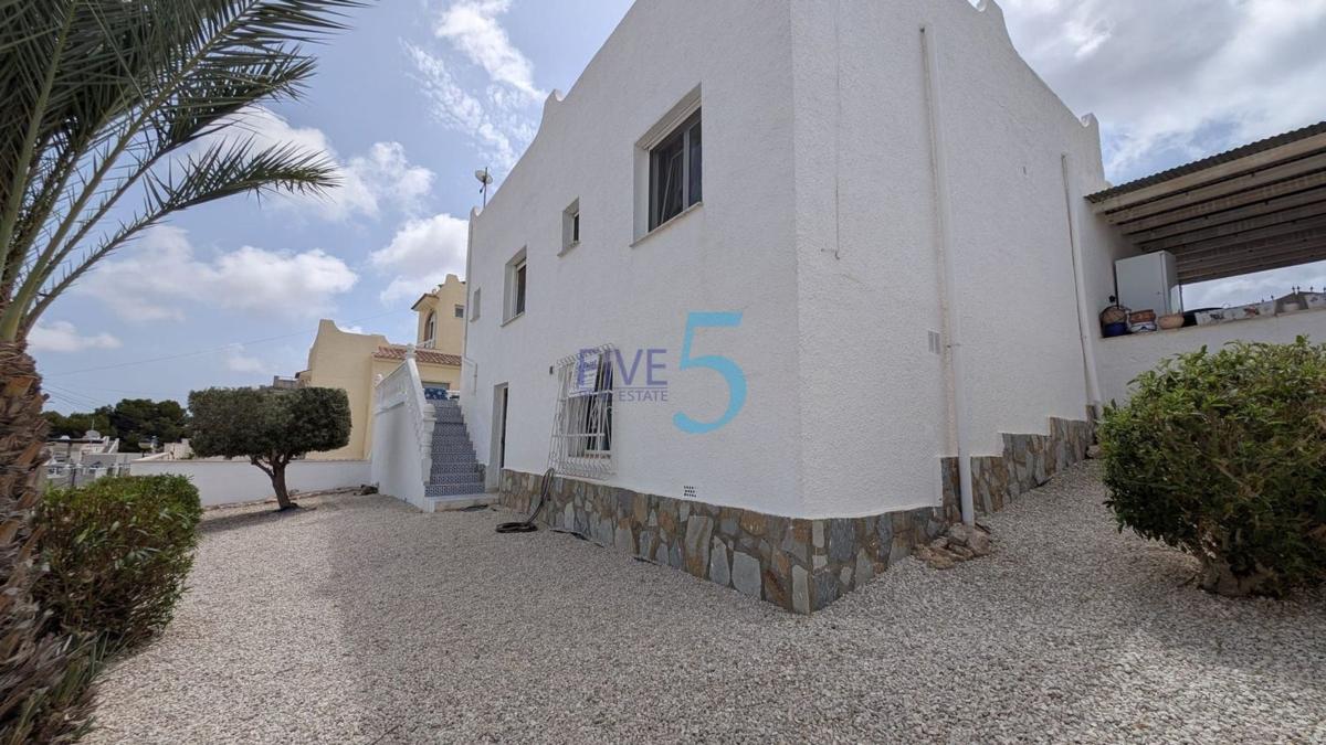 Продажа отдельного шале в  Casa o chalet en Blue Lagoon - Galán, San Miguel de Salinas, Сан-Мигель-де-Салинас photo 4