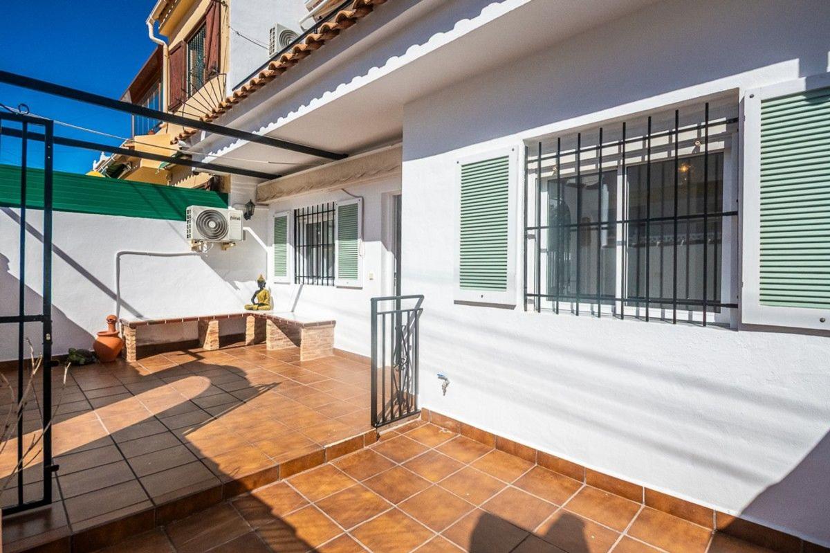 Продажа таунхауса в Chalet adosado en Centro, San Miguel de Salinas , Сан-Мигель-де-Салинас photo 3