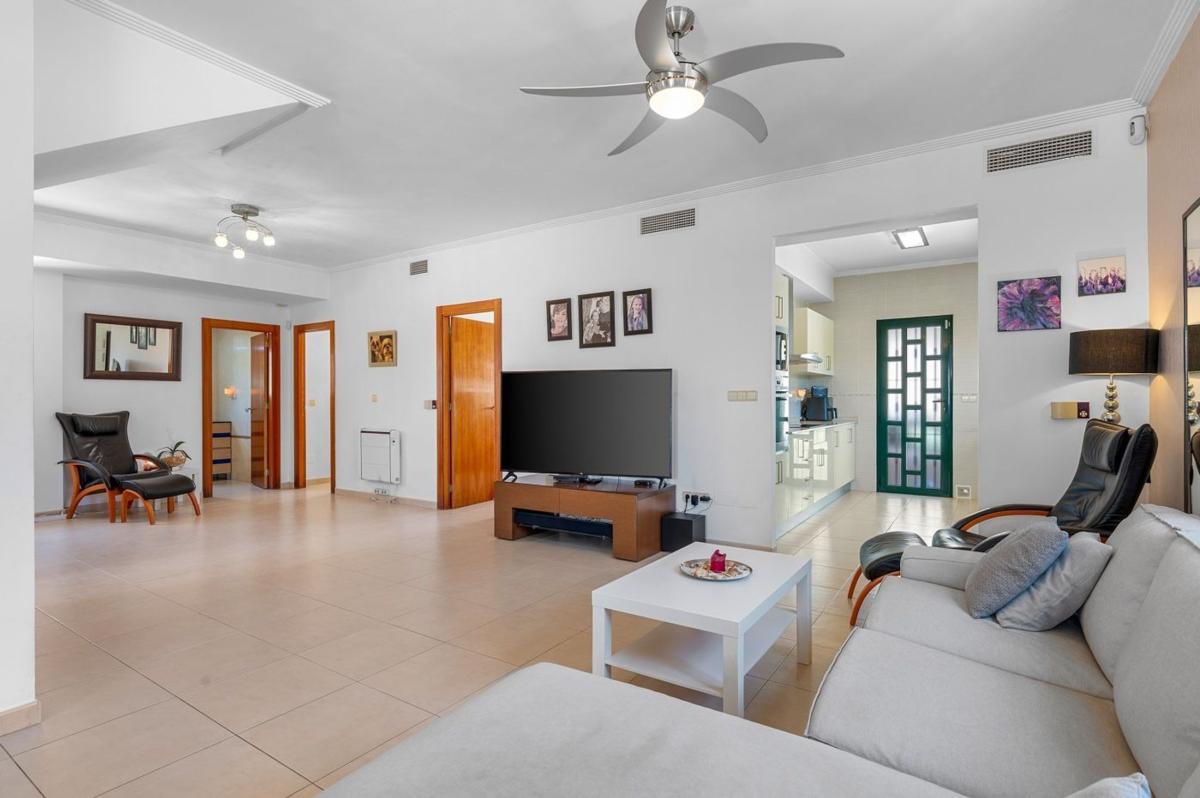 Продажа отдельного шале в  Casa o chalet independiente en Centro de la Ciudad Quesada, Rojales, Рохалес photo 2