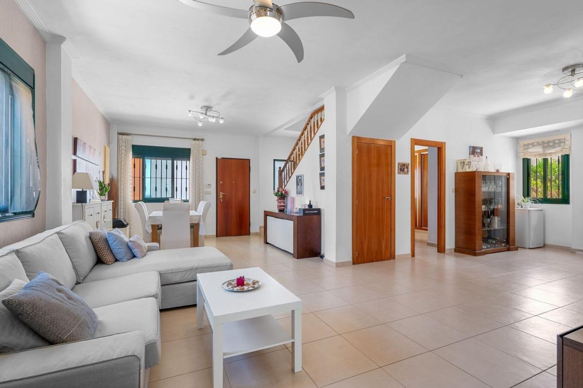 Продажа отдельного шале в  Casa o chalet independiente en Centro de la Ciudad Quesada, Rojales, Рохалес photo 4