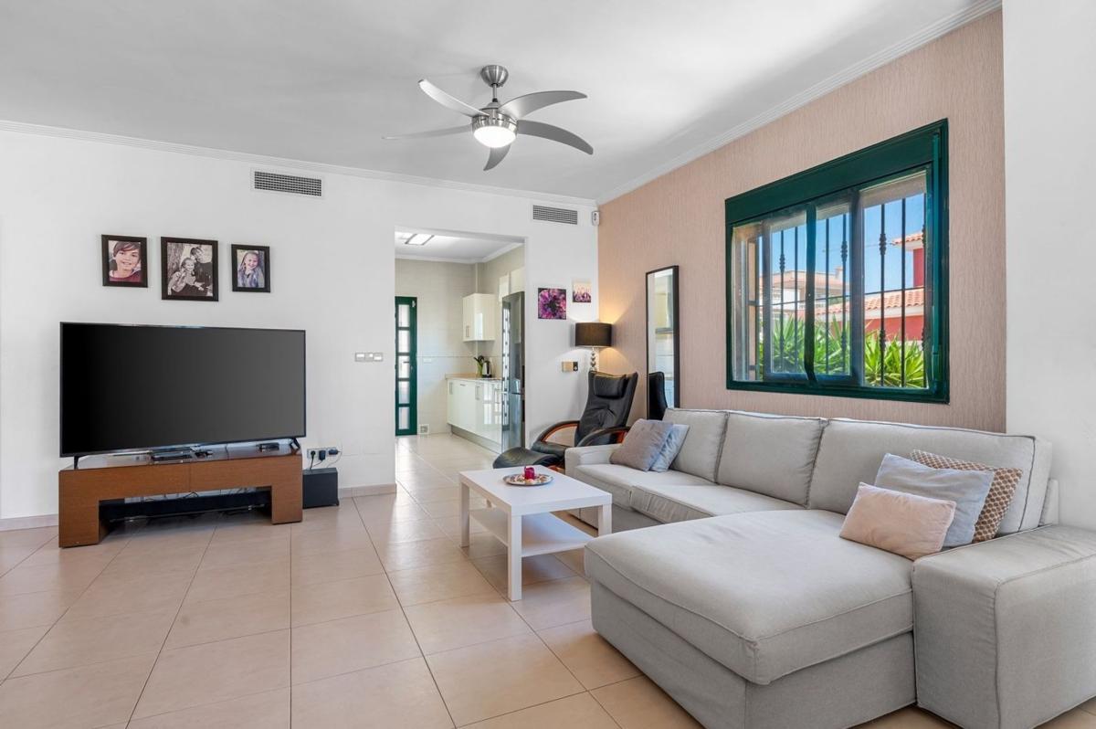 Продажа отдельного шале в  Casa o chalet independiente en Centro de la Ciudad Quesada, Rojales, Рохалес photo 5