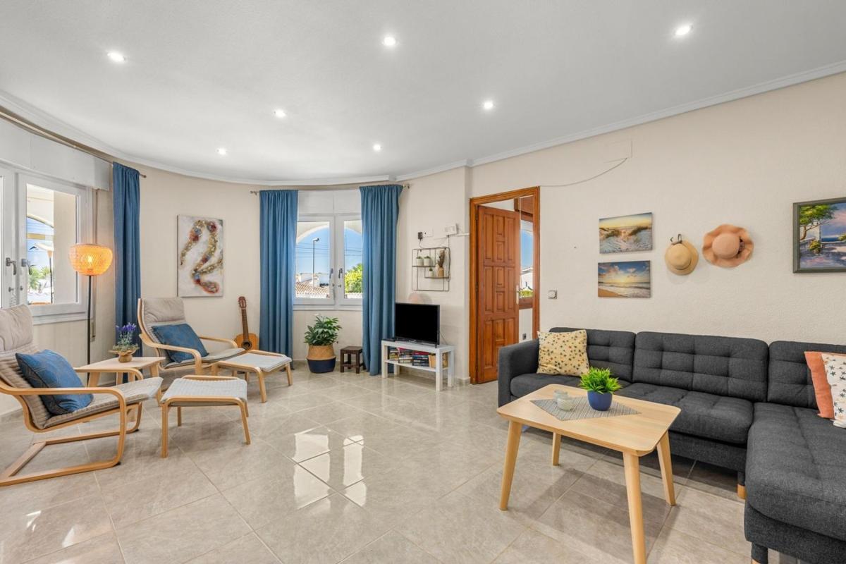 Продажа отдельного шале в  Casa o chalet independiente en Centro de la Ciudad Quesada, Rojales, Рохалес photo 2