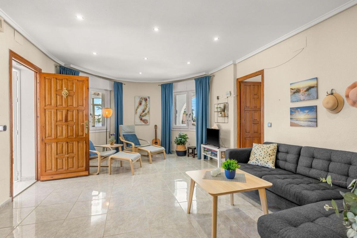 Продажа отдельного шале в  Casa o chalet independiente en Centro de la Ciudad Quesada, Rojales, Рохалес photo 3