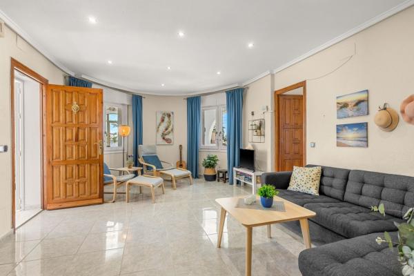 Частный шале на продаже в Casa o chalet independiente en Centro de la Ciudad Quesada, Rojales, Рохалес thumbnail 2