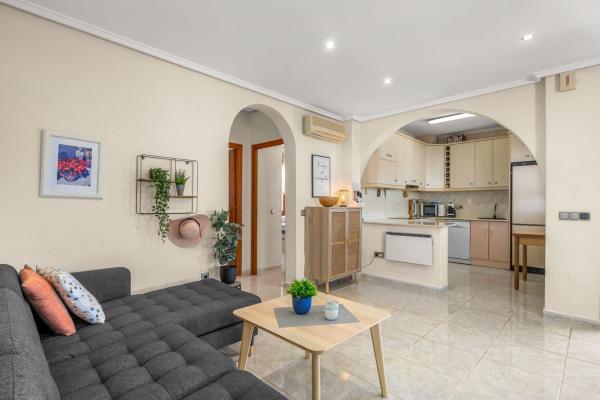 Частный шале на продаже в  Casa o chalet independiente en Centro de la Ciudad Quesada, Rojales, Рохалес photo 4