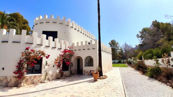 Chalet wolnostojący na sprzedaż w Casa o chalet en L'Albir, Alfaz del Pi, Alfaz del Pi photo 1