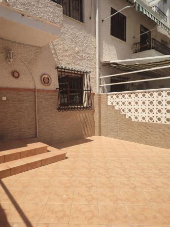 Chalet pareado en Calle Torrevieja, Gran Playa, Santa Pola thumbnail 3