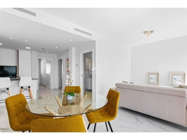 Частный шале на продаже в  Casa o chalet en Calle Albacete, Ciudad de las Comunicaciones, San Miguel de Salinas, Сан-Мигель-де-Салинас photo 4