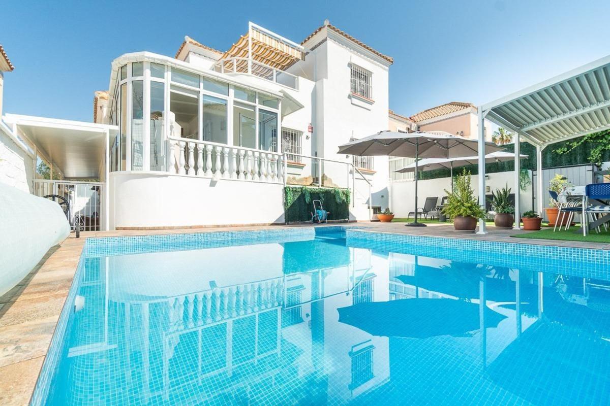 Продажа отдельного шале в Casa o chalet independiente en Calle Azahar, 10, Blue Lagoon - Galán, San Miguel de Salinas, Сан-Мигель-де-Салинас photo 4