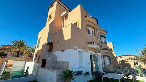 Частный шале на продаже в Casa o chalet independiente en Blue Lagoon - Galán, San Miguel de Salinas, Сан-Мигель-де-Салинас photo 1