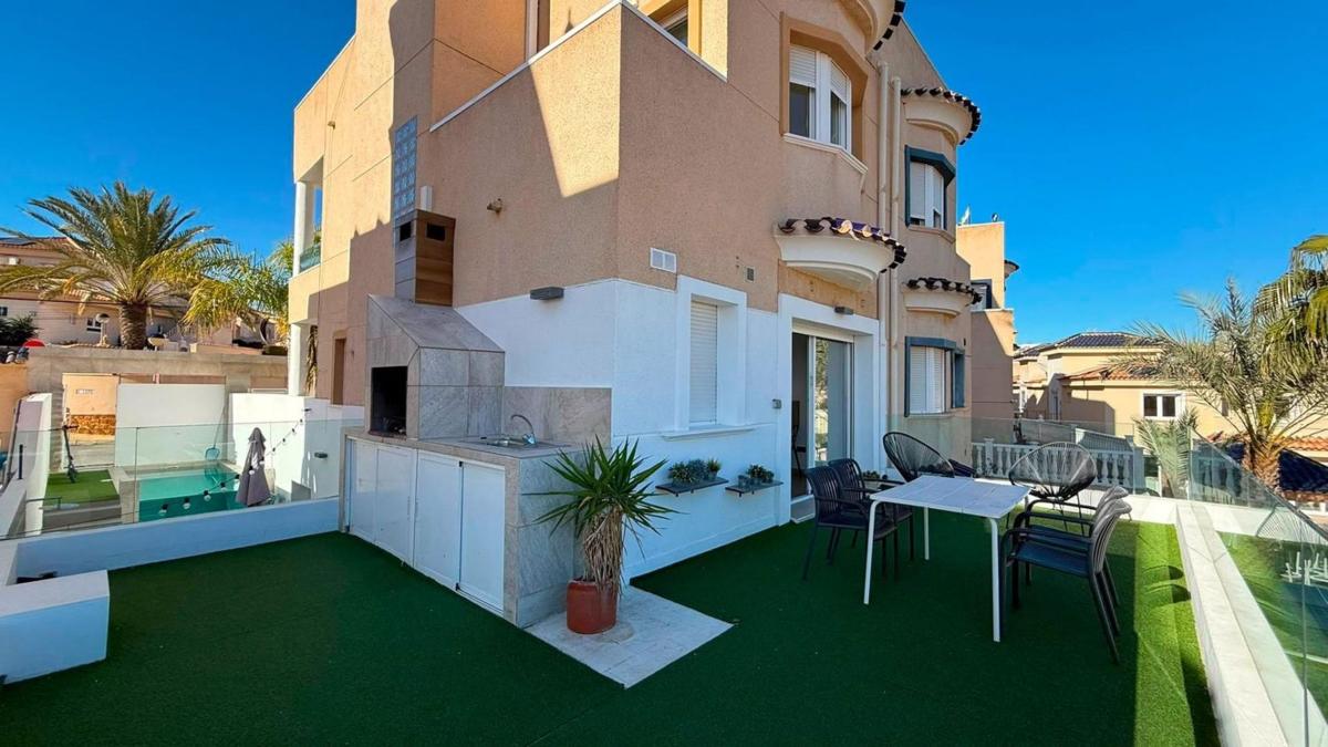 Продажа отдельного шале в  Casa o chalet independiente en Blue Lagoon - Galán, San Miguel de Salinas, Сан-Мигель-де-Салинас photo 2