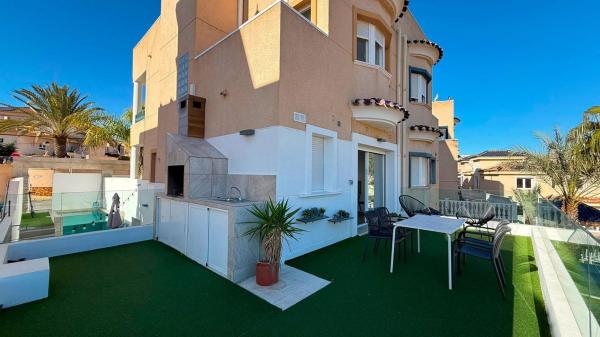 Частный шале на продаже в Casa o chalet independiente en Blue Lagoon - Galán, San Miguel de Salinas, Сан-Мигель-де-Салинас thumbnail 1