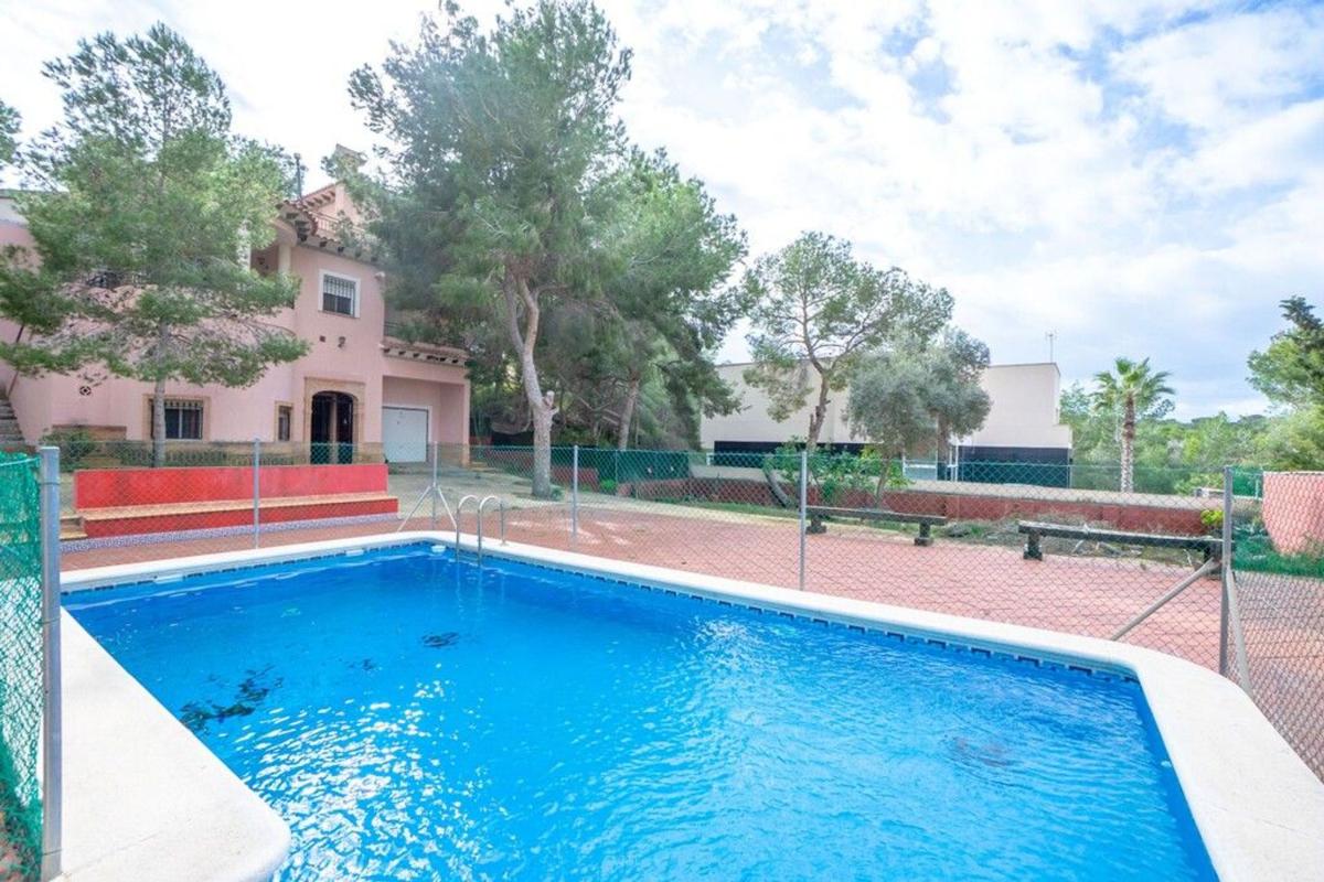 Sprzedaż niezależnego domku jednorodzinnego w Casa o chalet independiente en Ciudad de las Comunicaciones, San Miguel de Salinas, San Miguel de Salinas photo 4