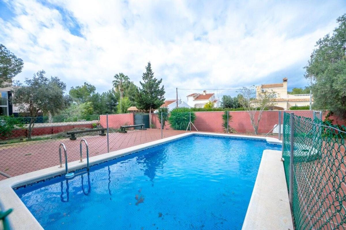 Sprzedaż niezależnego domku jednorodzinnego w Casa o chalet independiente en Ciudad de las Comunicaciones, San Miguel de Salinas, San Miguel de Salinas photo 5