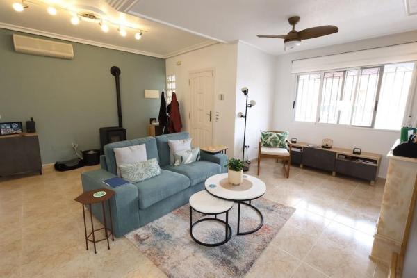 Частный шале на продаже в  Casa o chalet independiente en Calle Trevelez, Blue Lagoon - Galán, San Miguel de Salinas, Сан-Мигель-де-Салинас photo 4