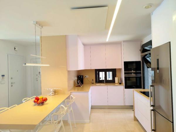 Четырехквартирный дом на продажу на Chalet adosado en Calle lo Aguirre, La Cañada - Los Alcores, San Miguel de Salinas , Сан-Мигель-де-Салинас thumbnail 2