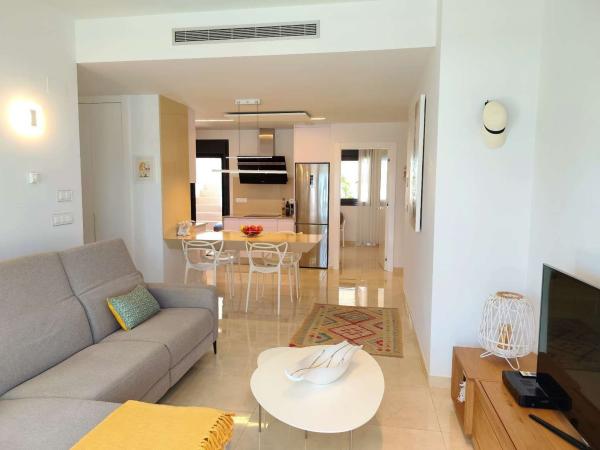 Четырехквартирный дом на продажу на  Chalet adosado en Calle lo Aguirre, La Cañada - Los Alcores, San Miguel de Salinas , Сан-Мигель-де-Салинас photo 4