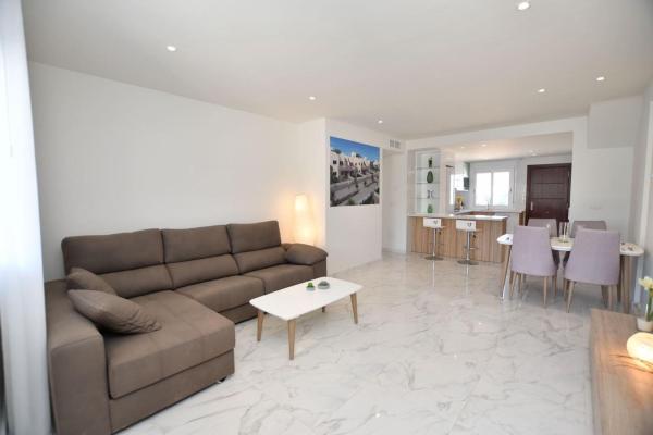 Частный шале на продаже в  Casa o chalet independiente en La Cañada - Los Alcores, San Miguel de Salinas, Сан-Мигель-де-Салинас photo 4
