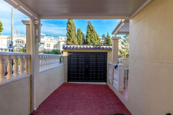 Частный шале на продаже в  Casa o chalet independiente en Calle Aracena, Blue Lagoon - Galán, San Miguel de Salinas, Сан-Мигель-де-Салинас photo 4