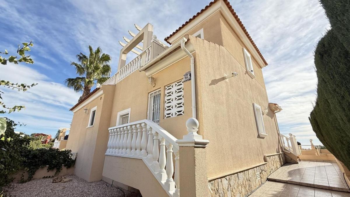 Продажа отдельного шале в  Casa o chalet independiente en Blue Lagoon - Galán, San Miguel de Salinas, Сан-Мигель-де-Салинас photo 3