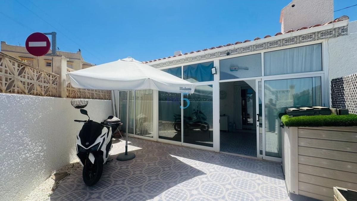 Продажа отдельного шале в Casa o chalet en Blue Lagoon - Galán, San Miguel de Salinas, Сан-Мигель-де-Салинас photo 1