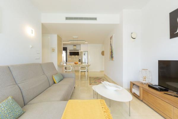 Частный шале на продаже в Casa o chalet independiente en Calle los Hernandez, La Cañada - Los Alcores, San Miguel de Salinas, Сан-Мигель-де-Салинас thumbnail 2
