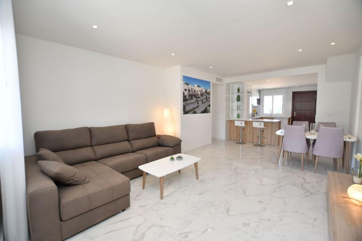 Sale of apartment in Piso en La Cañada - Los Alcores, San Miguel de Salinas, San Miguel de Salinas
 photo 4