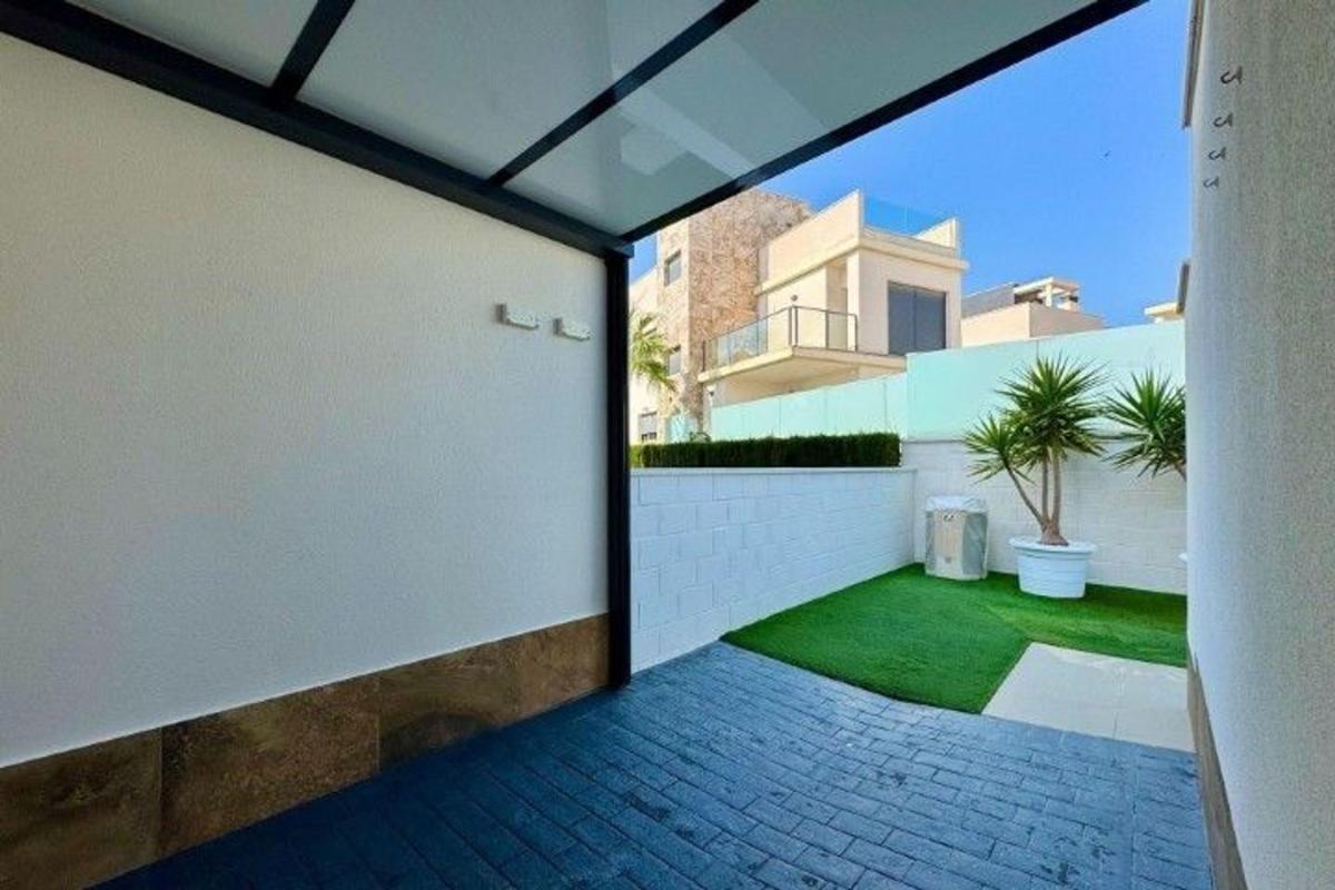 Venta de chalet independiente en Chalet pareado en Calle los Hernandez, 3, La Cañada - Los Alcores, San Miguel de Salinas, San Miguel de Salinas
 photo 4