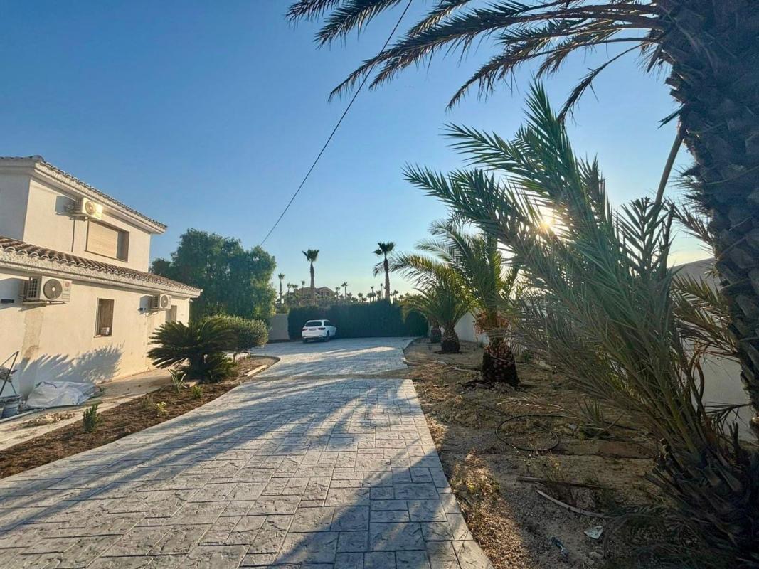 Sprzedaż niezależnego domku jednorodzinnego w  Casa o chalet independiente en Calle Río Segura, Centro, San Miguel de Salinas, San Miguel de Salinas photo 5