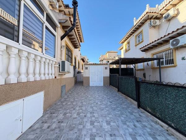 Chalet adosado en venta en  Chalet adosado en Blue Lagoon - Galán, San Miguel de Salinas , San Miguel de Salinas photo 4