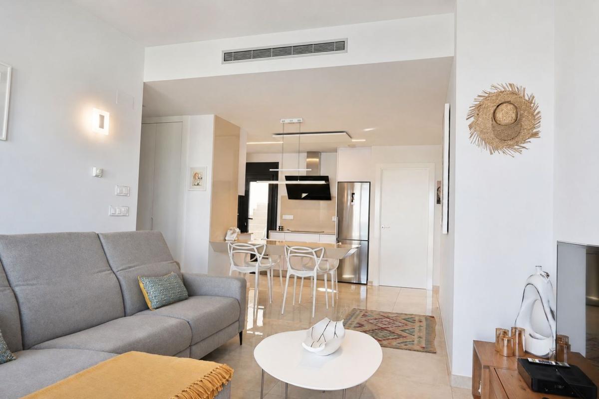 Продажа отдельного шале в  Casa o chalet independiente en La Cañada - Los Alcores, San Miguel de Salinas, Сан-Мигель-де-Салинас photo 2