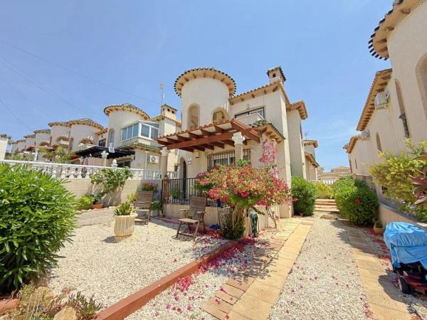 Частный шале на продаже в Casa o chalet independiente en Calle Algeciras, 10, Blue Lagoon - Galán, San Miguel de Salinas, Сан-Мигель-де-Салинас photo 1