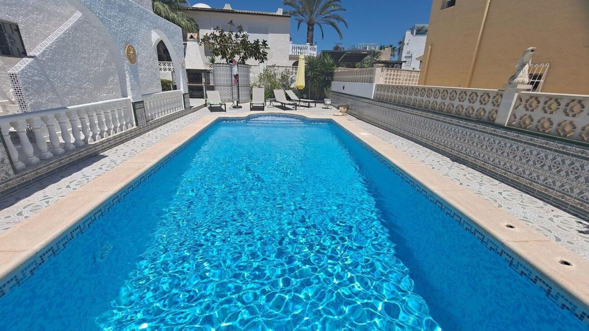 Продажа отдельного шале в  Casa o chalet independiente en Centro, San Miguel de Salinas, Сан-Мигель-де-Салинас photo 5