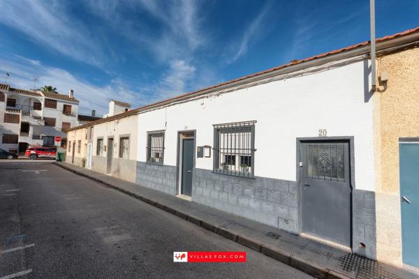Chalet adosado en venta en  Chalet adosado en Calle Pablo Neruda, Centro, San Miguel de Salinas , San Miguel de Salinas photo 4