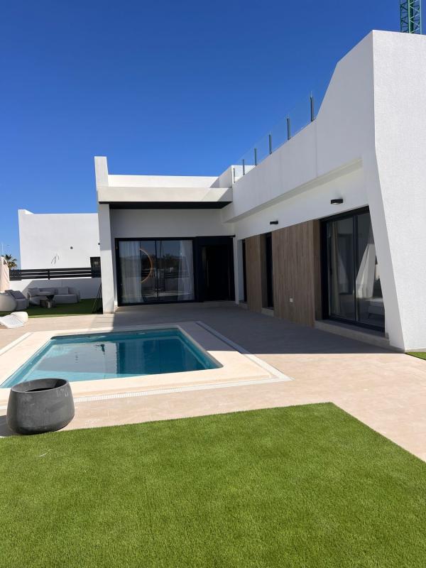 Продажа отдельного шале в  Casa o chalet independiente en Calle Verdi, Centro, San Miguel de Salinas, Сан-Мигель-де-Салинас photo 2