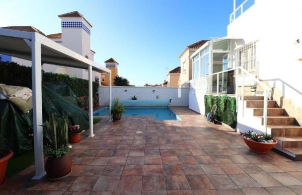 Частный шале на продаже в  Casa o chalet independiente en Calle Azahar, 10, Blue Lagoon - Galán, San Miguel de Salinas, Сан-Мигель-де-Салинас photo 2