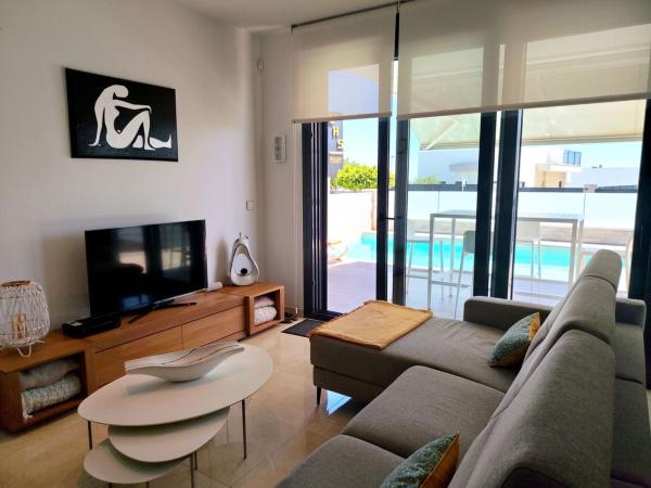 Частный шале на продаже в  Casa o chalet independiente en Calle los Hernandez, La Cañada - Los Alcores, San Miguel de Salinas, Сан-Мигель-де-Салинас photo 4